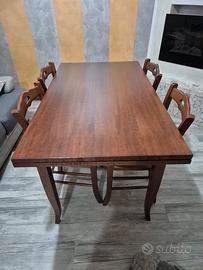tavolo in.legno allungabile con 6 sedie