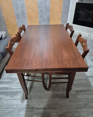 tavolo in.legno allungabile con 6 sedie