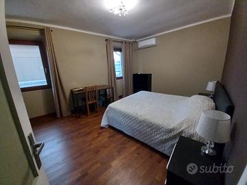 Zimmer zu vermieten ampia stanza con bagno privato