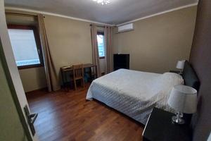 Zimmer zu vermieten ampia stanza con bagno privato