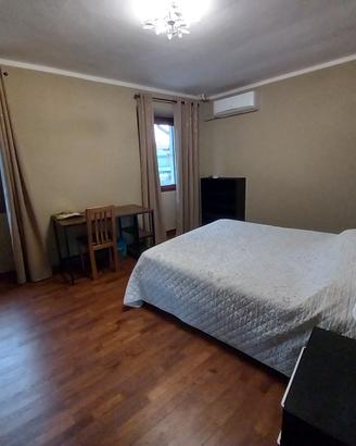 Zimmer zu vermieten ampia stanza con bagno privato