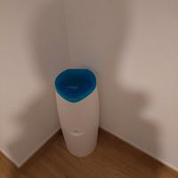 Maialino getta pannolini