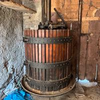 Torchio per uva antico