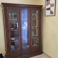 Vetrina in legno noce