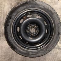 4 Cerchi in ferro 15" 5 fori con gomme invernali