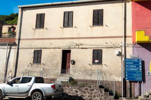 Casa Indipendente a Sedini su più livelli