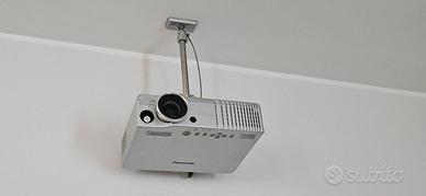 videoproiettore e telo motorizzato