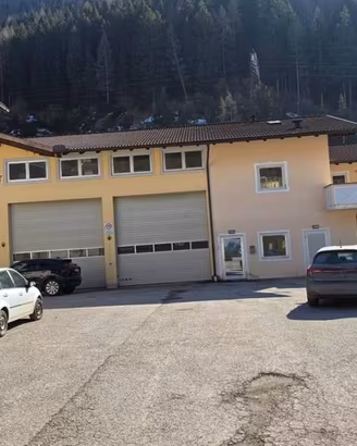 Immobile in asta di 1621 m² con 3 locali e box aut
