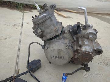 tutti ricambi yz125 anno 93. 