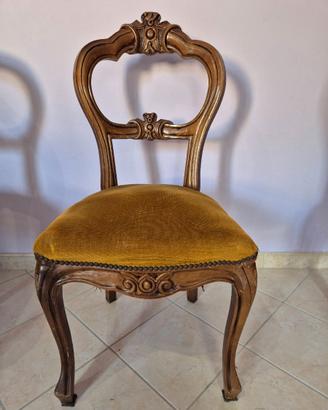 Sedia in legno stile classico con imbottitura