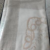 tovaglia con tovaglioli 