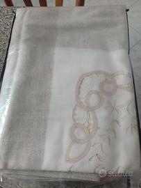 tovaglia con tovaglioli 