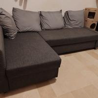 Divano letto Ikea con penisola in buone condizioni