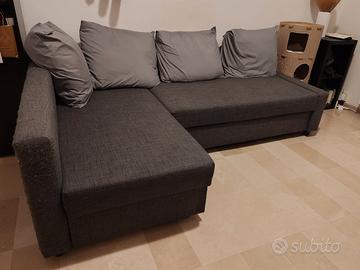 Divano letto Ikea con penisola in buone condizioni