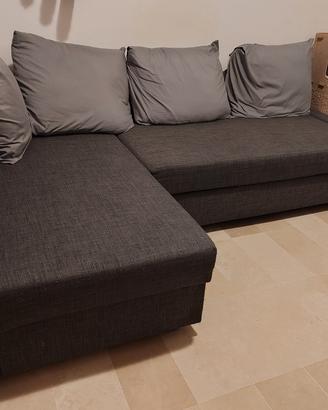Divano letto Ikea con penisola in buone condizioni