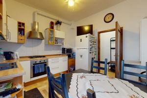 TRILOCALE RISTRUTTURATO CON CANTINA 1° PIANO