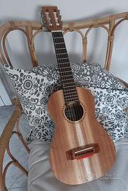 Chitarra APC Guitalele tutto in massello +Custodia
