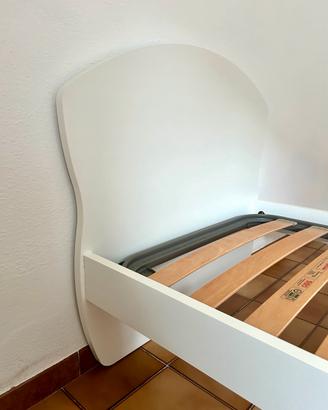 Letto singolo con rete a doghe in legno