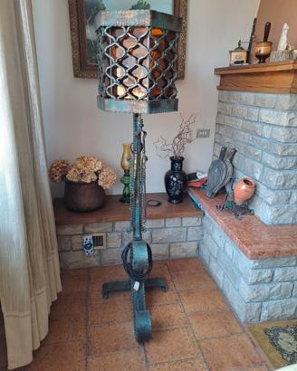 Lampada da terra + lampadario in ferro battuto