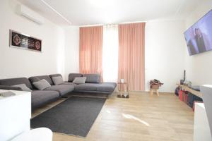 MONOLOCALE A BOLOGNA