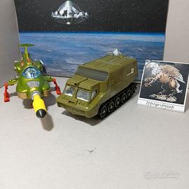 Set 2 modelli Dinky Toys Interceptor e Shado 2 UFO