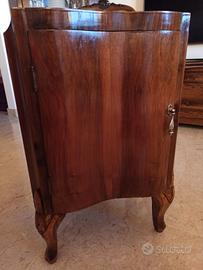 Due comodini in legno