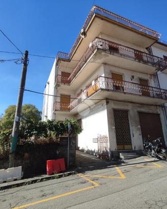 4 LOCALI A ZAFFERANA ETNEA