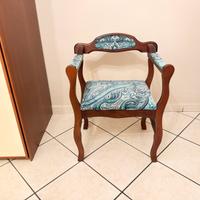 Sedia poltroncina in noce scuro massello