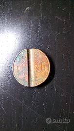 gettone telefonico con il numero 8001.