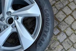 Cerchi e gomme originali Audi Q3