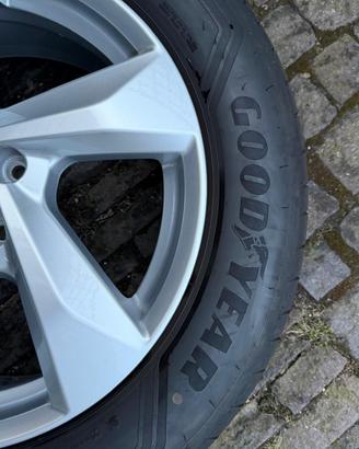 Cerchi e gomme originali Audi Q3