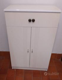 Armadietto per bagno bianco