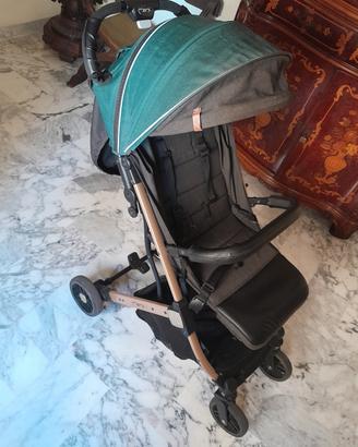 Passeggino leggero MoMi Estelle.