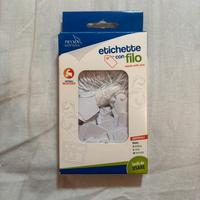 Etichette con filo.