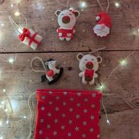 Set 6 Pezzi: 5 Decorazioni artigianali + Sacchetti