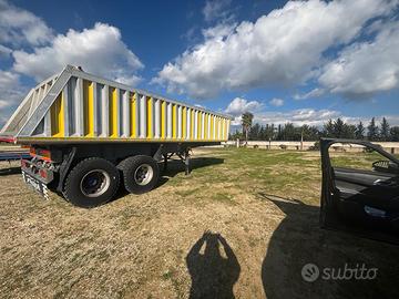 Semirimorchio ribaltabile