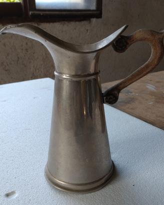 Caraffa in metallo