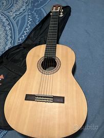 chitarra classica in legno