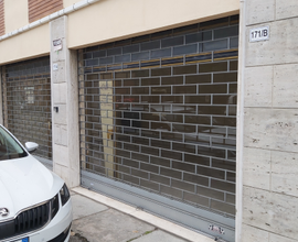 NEGOZIO Doppia vetrina Modena
