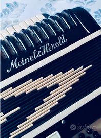 Fisarmonica Meinel & Herold.