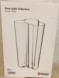Vaso design Alvar Aalto Collection