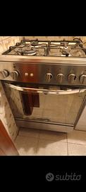 Cucina piano cottura forno a gas