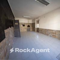 LOCALE COMMERCIALE EX PIZZERIA