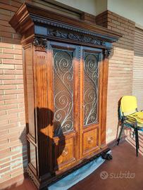 Mobile antico in legno
