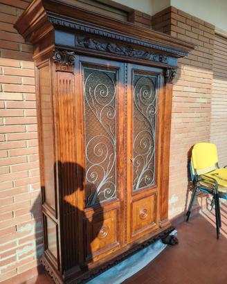 Mobile antico in legno