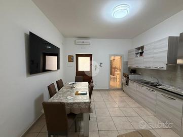2 LOCALI A NAPOLI