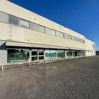 Locale commerciale su strada di forte passaggio