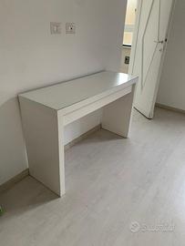 Toletta Malm bianca con piano in vetro