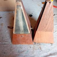 Metronomo antico di legno
