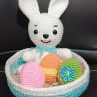 Cestino con coniglietto di pasqua all' uncinetto